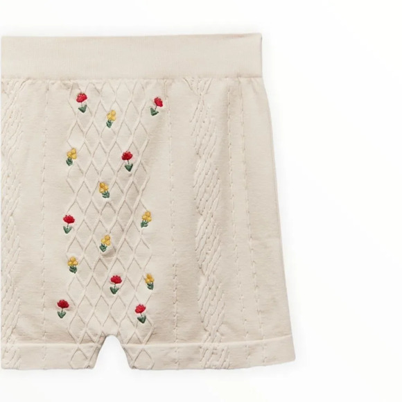 ZARA | Beige | SEAMLESS EMBROIDERED SHORTS - Picture 4 of 10